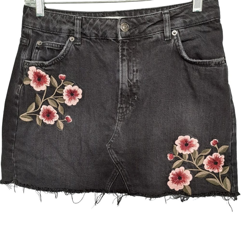 Topshop Women's Black Frayed Hem Floral Embroidered Denim Mini Skirt Size 8
